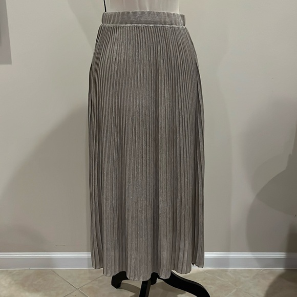 Falconeri Made in Italy Knit Pleated Midi Skirt Pale Gray Silver XS -Small - Picture 3 of 13